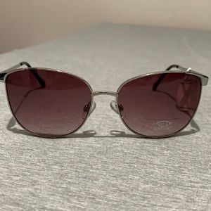 Oscar women’s sunglasses NWT